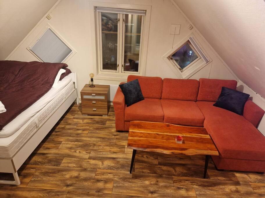 Smaller Apartment Next To Bridge Tromso Exterior photo